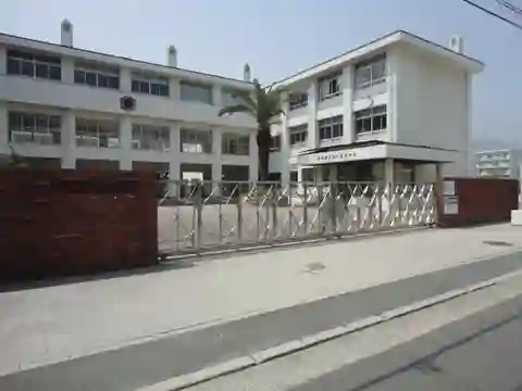 楽々園小学校