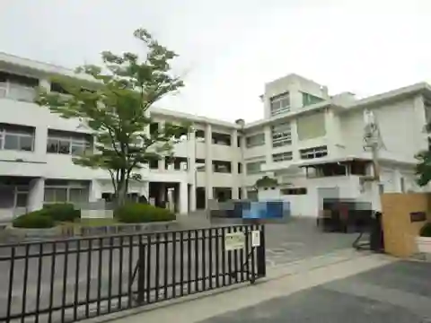 長束西小学校